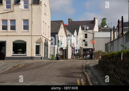 Weiße Gebäude in Portree, Schottland Stockfoto