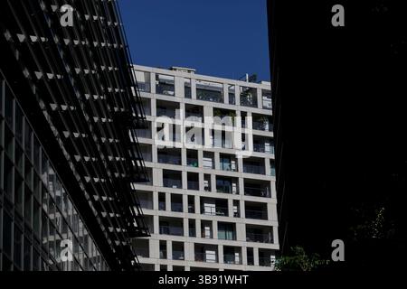 Wien, Österreich. April 2025. ÖSTERREICH; WIEN; 202504028; Wohngebäude im Stadtentwicklungsgebiet Donau City im 22. Wiener Gemeindebezirk Donaustadt, Wien, am 28. April 2025. - 20250428 PD18992 Credit: APA-PictureDesk/Alamy Live News Stockfoto