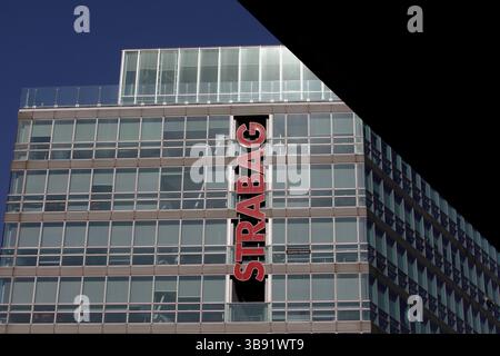 Wien, Österreich. April 2025. ÖSTERREICH; WIEN; 202504028; Hauptsitz der Strabag SE im Stadtentwicklungsgebiet Donau City im 22. Wiener Gemeindebezirk Donaustadt, Wien, am 28. April 2025. - 20250428 PD18993 Credit: APA-PictureDesk/Alamy Live News Stockfoto