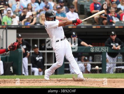8. Juli 2023, Chicago, IL: Chicago White Sox hat JimÃÂ am Samstag, den 8. Juli 2023 in Chicago eine Infield-Single gegen die St. Louis Cardinals im vierten Inning at Guaranteed Rate Field gespielt. (Foto: © John J. Kim/Chicago Tribune via ZUMA Press Wire) Stockfoto