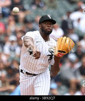 8. Juli 2023, Chicago, IL: Chicago White Sox Starting Pitcher Touki Toussaint (47) stürzt am Samstag, 8. Juli 2023 in Chicago gegen die St. Louis Cardinals in der ersten Base. (Foto: © John J. Kim/Chicago Tribune via ZUMA Press Wire) Stockfoto