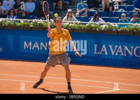 19. April 2023, Barcelona, Spanien: ALEXANDER SHEVCHENKO während eines Spiels gegen Ã LEX DE MIÃ’AUR bei der Barcelona Open Banc Sabadell 2023. Ã LEX DE MIÃ’AUR gewann das Spiel mit 6-0 6:1. (Bild: © Patricia Rodrigues/ZUMA Press Wire) Stockfoto