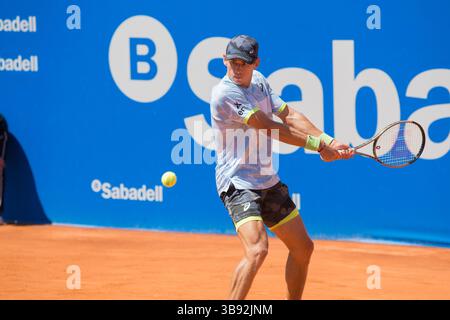19. April 2023, Barcelona, Spanien: LEX DE MIÃ’AUR trifft den Ball während eines Spiels gegen ALEXANDER SHEVCHENKO bei der Barcelona Open Banc Sabadell 2023. Ã LEX DE MIÃ’AUR gewann das Spiel mit 6-0 6:1. (Bild: © Patricia Rodrigues/ZUMA Press Wire) Stockfoto