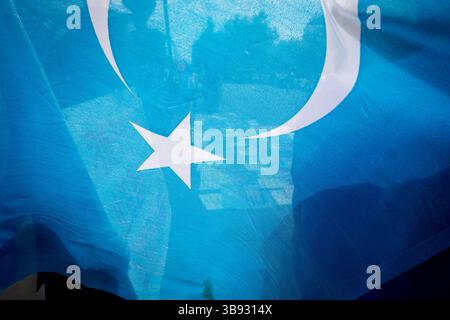 7. Juli 2019: Paris 11. Bezirk (11. Arrond, Ile-de-France (Region, Frankreich) seit dem Massaker am 5. Juli 2009 in Urumchi, der uigurischen Hauptstadt, organisieren die Uiguren der Diaspora Anfang Juli Demonstrationen in aller Welt. Dieses Jahr organisierten die Uiguren von Frankreich am Sonntag, den 7. Juli, eine Protestveranstaltung auf dem Place de la Republique. (Bild: © Sadak Souici/ZUMA Press Wire) Stockfoto