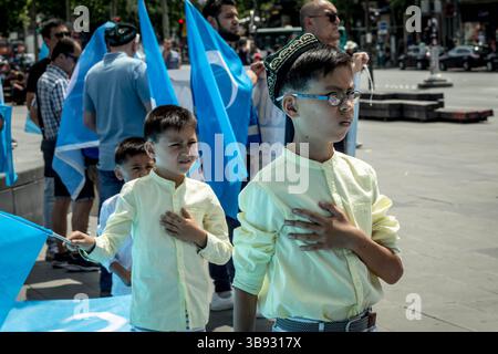 7. Juli 2019: Paris 11. Bezirk (11. Arrond, Ile-de-France (Region, Frankreich) seit dem Massaker am 5. Juli 2009 in Urumchi, der uigurischen Hauptstadt, organisieren die Uiguren der Diaspora Anfang Juli Demonstrationen in aller Welt. Dieses Jahr organisierten die Uiguren von Frankreich am Sonntag, den 7. Juli, eine Protestveranstaltung auf dem Place de la Republique. (Bild: © Sadak Souici/ZUMA Press Wire) Stockfoto