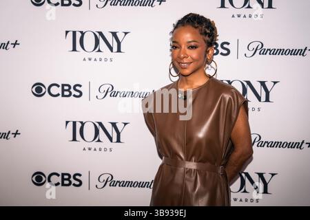 New York, Usa. Mai 2025. Kara Young, die von einer Schauspielerin für ihre Rolle in „Purpose“ nominiert wurde, posiert am Donnerstag, den 8. Mai 2025 auf dem roten Teppich der Tony Nominees. Foto: Angelina Katsanis/UPI Credit: UPI/Alamy Live News Stockfoto