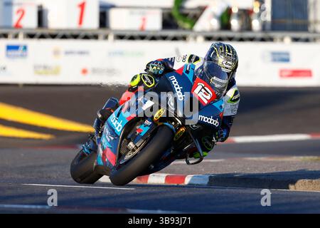 8. Mai 2025; Briggs EquipmentNorth West 200 Motorcycle Race, Portrush, Antrim, Nordirland; North West 200 Übungs- und Abendrennen; Ian Hutchinson (Mlav Racing BMW) belegt den dritten Platz im Superstock-Rennen Stockfoto