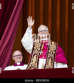 Vatikanstadt. Mai 2025. Robert Francis Prevost winkt der Menge zu, nachdem er am 8. Mai 2025 in Vatikanstadt zum neuen Papst gewählt wurde. Robert Francis Prevost, der Kardinal der Vereinigten Staaten, wurde am zweiten Tag der geheimen Wahlen im Kardinalkonklave in Vatikanstadt zum neuen Papst gewählt. Der Name, den er als neuen Papst wählte, war Leo XIV. Credit: Li Jing/Xinhua/Alamy Live News Stockfoto