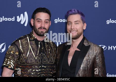 30. März 2023, Beverly Hills, CA, USA: Michael Turchin und Lance Bass nehmen am 30. März 2023 an den 34. Jährlichen GLAAD Media Awards im Beverly Hilton in Beverly Hills, Kalifornien, Teil. (Kreditbild: © Crash/imageSPACE via ZUMA Press Wire) Stockfoto