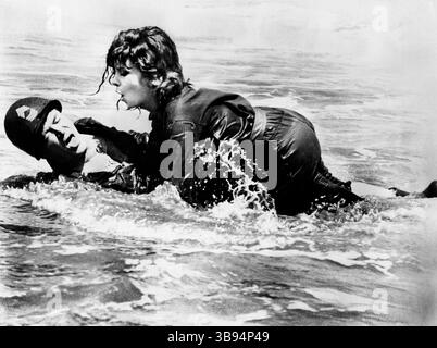 15. April 2021, USA: Bob Hope, Gina Lollobrigida, am Set des Films, „The Private Navy of Sgt. O'Farrell“, United Artists, 1968 (Credit Image: © JT Vintage/Glasshouse Via ZUMA Press Wire) Stockfoto