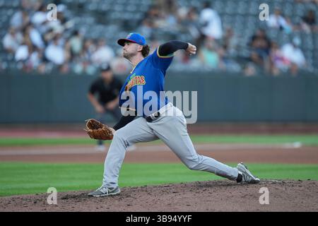5. August 2023: Der El Paso Pitcher Aaron Leasher (28) wirft während des Spiels mit El Paso Chihuahuas und Salt Lake Bees einen Platz im Smiths Field in Salt Lake UT. David Seelig/Cal Sport Medi (Bild: © David Seelig / Cal Sport Media/CSM via ZUMA Press Wire) Stockfoto