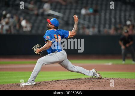 5. August 2023: El Paso Pitcher Jake Sanchez (53) wirft während des Spiels mit El Paso Chihuahuas und Salt Lake Bees einen Platz im Smiths Field in Salt Lake UT. David Seelig/Cal Sport Medi (Bild: © David Seelig / Cal Sport Media/CSM via ZUMA Press Wire) Stockfoto