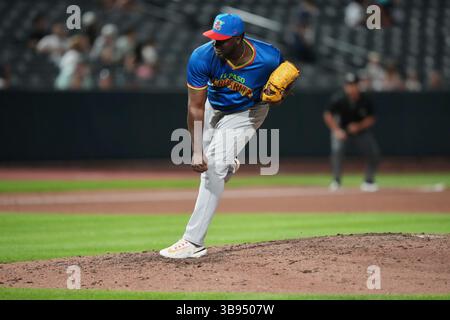 5. August 2023: El Paso Pitcher Domingo Tapia (38) wirft während des Spiels mit El Paso Chihuahuas und Salt Lake Bees einen Platz im Smiths Field in Salt Lake UT. David Seelig/Cal Sport Medi (Bild: © David Seelig / Cal Sport Media/CSM via ZUMA Press Wire) Stockfoto