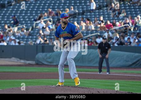 5. August 2023: El Paso Pitcher Michael Wacha (15) wirft während des Spiels mit El Paso Chihuahuas und Salt Lake Bees einen Platz im Smiths Field in Salt Lake UT. David Seelig/Cal Sport Medi (Bild: © David Seelig / Cal Sport Media/CSM via ZUMA Press Wire) Stockfoto