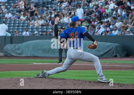 5. August 2023: Der El Paso Pitcher Aaron Leasher (28) wirft während des Spiels mit El Paso Chihuahuas und Salt Lake Bees einen Platz im Smiths Field in Salt Lake UT. David Seelig/Cal Sport Medi (Bild: © David Seelig / Cal Sport Media/CSM via ZUMA Press Wire) Stockfoto