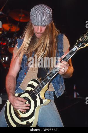 Fern Park, Florida, USA: OZZY OSBOURNE - ZAKK WYLDE spielt eine Gitarrenklinik und tritt mit lokalen Musikern in der Station auf - 15. August 1992 (Bild: © Christopher Helton Via ZUMA Press Wire) Stockfoto