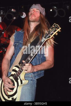 Fern Park, Florida, USA: OZZY OSBOURNE - ZAKK WYLDE spielt eine Gitarrenklinik und tritt mit lokalen Musikern in der Station auf - 15. August 1992 (Bild: © Christopher Helton Via ZUMA Press Wire) Stockfoto