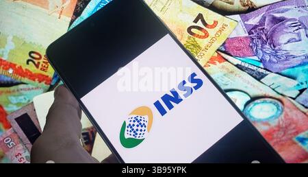 Bundesrichter Waldemar Claudio de Carvalho gab der Regierung Lula und dem Nationalen Institut für soziale Sicherheit (INSS) 48 Stunden, um sich über Unregelmäßigkeiten bei Abzügen von der Gehaltsabrechnung der Rentner zu äußern. In dem Urteil ermittelte der Richter die 48 Stunden auf der Grundlage der „Dringlichkeit der vorliegenden Frage“. Er ordnete auch an, die Bundesanwaltschaft zur Stellungnahme vorzuladen. (Foto FAGA/SIPA USA) Credit: SIPA USA/Alamy Live News Stockfoto