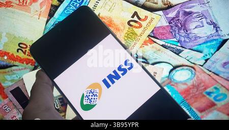 Bundesrichter Waldemar Claudio de Carvalho gab der Regierung Lula und dem Nationalen Institut für soziale Sicherheit (INSS) 48 Stunden, um sich über Unregelmäßigkeiten bei Abzügen von der Gehaltsabrechnung der Rentner zu äußern. In dem Urteil ermittelte der Richter die 48 Stunden auf der Grundlage der „Dringlichkeit der vorliegenden Frage“. Er ordnete auch an, die Bundesanwaltschaft zur Stellungnahme vorzuladen. (Foto FAGA/SIPA USA) Credit: SIPA USA/Alamy Live News Stockfoto