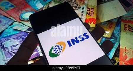 Bundesrichter Waldemar Claudio de Carvalho gab der Regierung Lula und dem Nationalen Institut für soziale Sicherheit (INSS) 48 Stunden, um sich über Unregelmäßigkeiten bei Abzügen von der Gehaltsabrechnung der Rentner zu äußern. In dem Urteil ermittelte der Richter die 48 Stunden auf der Grundlage der „Dringlichkeit der vorliegenden Frage“. Er ordnete auch an, die Bundesanwaltschaft zur Stellungnahme vorzuladen. (Foto FAGA/SIPA USA) Credit: SIPA USA/Alamy Live News Stockfoto