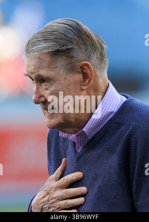 29. April 2023, Los Angeles, Kalifornien, USA: Peter O’Malley, ehemaliger Eigentümer und Präsident der Los Angeles Dodgers, nimmt am 29. April 2023 im Dodger Stadium in Los Angeles, Kalifornien, an der Einführung von Manny Mota in die Legends of Dodger Baseball Teil. Dodgers besiegen Kardinäle, 1:0. JAVIER ROJAS/PI (Foto: © Prensa Internacional Via ZUMA Press Wire) Stockfoto