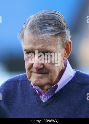 29. April 2023, Los Angeles, Kalifornien, USA: Peter O’Malley, ehemaliger Eigentümer und Präsident der Los Angeles Dodgers, nimmt am 29. April 2023 im Dodger Stadium in Los Angeles, Kalifornien, an der Einführung von Manny Mota in die Legends of Dodger Baseball Teil. Dodgers besiegen Kardinäle, 1:0. JAVIER ROJAS/PI (Foto: © Prensa Internacional Via ZUMA Press Wire) Stockfoto