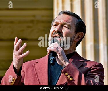 23. April 2023, Topeka, Kansas, USA: Kansas Senator Virgil Peck (Bezirk 15 – Republikaner) predigt bei der TPUSA Faith and Let US Worship Tour auf den Stufen des Kapitols (Foto: © Mark Reinstein/ZUMA Press Wire) Stockfoto