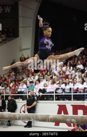 27. Januar 2023: Der LSU-Turner Haleigh Bryant tritt auf dem Strahl an. Arkansas besiegte LSU 197,475 zu 197,250 in Fayetteville, AR, Richey Miller/CSM (Foto: © Richey Miller/CSM via ZUMA Press Wire) Stockfoto