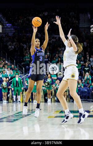 5. Februar 2023: Duke Guard Ashlon Jackson (3) schießt den Ball als Notre Dame Guard Sonia Citron (11) während der NCAA Women's Basketball Action zwischen den Duke Blue Devils und den Notre Dame Fighting Irish im Purcell Pavilion im Joyce Center in South Bend, Indiana. Duke besiegte Notre Dame 57-52. John Mersits/CSM. (Kreditbild: © John Mersits/CSM via ZUMA Press Wire) Stockfoto