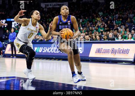 5. Februar 2023: Duke Guard Jordyn Oliver (11) steht für einen Schuss als Notre Dame Guard Jenna Brown (0) während der NCAA Women's Basketball-Action zwischen den Duke Blue Devils und den Notre Dame Fighting Irish im Purcell Pavilion im Joyce Center in South Bend, Indiana. Duke besiegte Notre Dame 57-52. John Mersits/CSM. (Kreditbild: © John Mersits/CSM via ZUMA Press Wire) Stockfoto