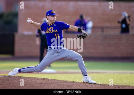 21. Februar 2023: Der Pitcher Charlie Hodges (13) der East Carolina Pirates startet im ersten Inning des NCAA Baseball Matchups im Jim Perry Stadium in Buies Creek, North Carolina. (Scott Kinser) (Bild: © Scott Kinser/CSM via ZUMA Press Wire) Stockfoto