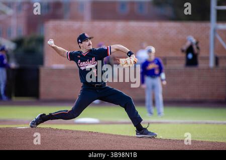 21. Februar 2023: Campbell kämpft gegen Kamele Pitcher Hunter Loyd (7) startet gegen die East Carolina Pirates während des ersten Inning des NCAA Baseball Matchups im Jim Perry Stadium in Buies Creek, NC. (Scott Kinser) (Bild: © Scott Kinser/CSM via ZUMA Press Wire) Stockfoto