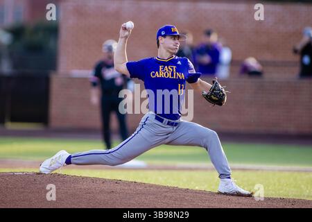21. Februar 2023: Der Pitcher Charlie Hodges (13) der East Carolina Pirates startet im ersten Inning des NCAA Baseball Matchups im Jim Perry Stadium in Buies Creek, North Carolina. (Scott Kinser) (Bild: © Scott Kinser/CSM via ZUMA Press Wire) Stockfoto