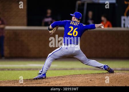 21. Februar 2023: East Carolina Pirates Pitcher Tyler Bradt (26) spielt während des siebten Inning gegen die Campbell kämpfenden Kamele im NCAA Baseball Matchup im Jim Perry Stadium in Buies Creek, NC. (Scott Kinser) (Bild: © Scott Kinser/CSM via ZUMA Press Wire) Stockfoto