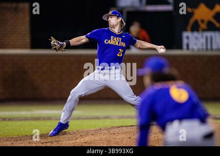 21. Februar 2023: Der East Carolina Pirates Pitcher Erik Ritchie (28) spielt während des achten Inning gegen die Campbell kämpfenden Kamele im NCAA Baseball Matchup im Jim Perry Stadium in Buies Creek, NC. (Scott Kinser) (Bild: © Scott Kinser/CSM via ZUMA Press Wire) Stockfoto