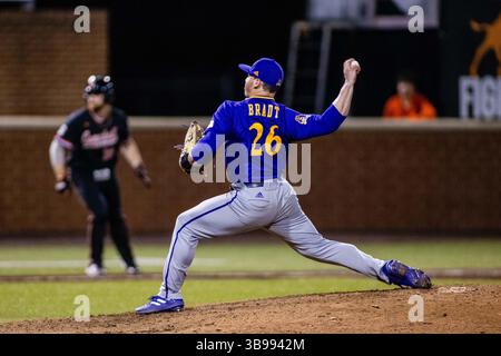 21. Februar 2023: East Carolina Pirates Pitcher Tyler Bradt (26) spielt während des sechsten Inning gegen die Campbell kämpfenden Kamele im NCAA Baseball Matchup im Jim Perry Stadium in Buies Creek, NC. (Scott Kinser) (Bild: © Scott Kinser/CSM via ZUMA Press Wire) Stockfoto
