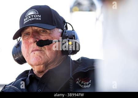April 2023 – Fort Worth, TX, USA: INDYCAR Series Team Owner, AJ FOYT JR, beobachtet seine Teams bei der Vorbereitung auf das PPG 375 auf dem Texas Motor Speedway in Fort Worth, TX. (Bild: © Colin Mayr Grindstone Media Grou/CSM via ZUMA Press Wire) Stockfoto