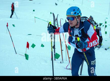 11. Dezember 2022: Mitglied der US-Nationalmannschaft Jacob Dewey, bezwingt sich auf den dritten Platz beim Tour de Basin Individual SKIMO Race, A-Basin Ski Area, Frisco, Colorado (Foto: © Larry Clouse/CSM via ZUMA Press Wire) Stockfoto