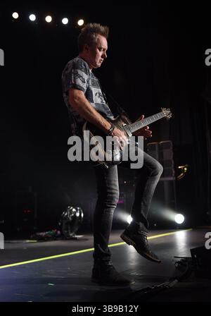 17. August 2024: Gitarrist SIMON MCBRIDE von Deep Purple tritt am 17. August 2024 im Cynthia Woods Mitchell Pavilion in den Woodlands, Texas auf. (Kreditbild: © Tom Walko/ZUMA Press Wire) NUR REDAKTIONELLE VERWENDUNG! Nicht für kommerzielle ZWECKE! Stockfoto