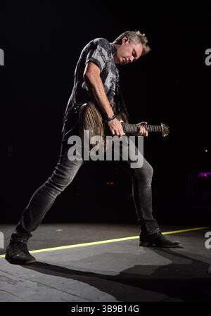 17. August 2024: Gitarrist SIMON MCBRIDE von Deep Purple tritt am 17. August 2024 im Cynthia Woods Mitchell Pavilion in den Woodlands, Texas auf. (Kreditbild: © Tom Walko/ZUMA Press Wire) NUR REDAKTIONELLE VERWENDUNG! Nicht für kommerzielle ZWECKE! Stockfoto
