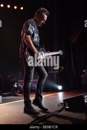 17. August 2024: Gitarrist SIMON MCBRIDE von Deep Purple tritt am 17. August 2024 im Cynthia Woods Mitchell Pavilion in den Woodlands, Texas auf. (Kreditbild: © Tom Walko/ZUMA Press Wire) NUR REDAKTIONELLE VERWENDUNG! Nicht für kommerzielle ZWECKE! Stockfoto