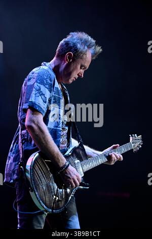 17. August 2024: Gitarrist SIMON MCBRIDE von Deep Purple tritt am 17. August 2024 im Cynthia Woods Mitchell Pavilion in den Woodlands, Texas auf. (Kreditbild: © Tom Walko/ZUMA Press Wire) NUR REDAKTIONELLE VERWENDUNG! Nicht für kommerzielle ZWECKE! Stockfoto