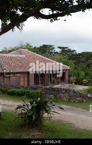 Ohama Residence (大浜邸) traditionelles Okinawan-Haus im historischen Yaima Village auf Ishigaki Island, Okinawa, Japan. Stockfoto