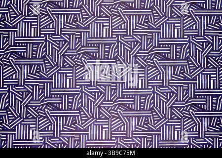 Dieses Bild zeigt ein auffälliges geometrisches Muster, das sich aus sich überschneidenden und sich überlappenden Linien in einem monochromatischen Farbschema zusammensetzt. Stockfoto