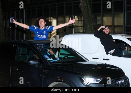 Paris, Frankreich. Mai 2025. Die Pariser feiern den PSG-Sieg gegen Arsenal im Halbfinale der Champions League in Paris am 8. Mai 2025. 08.05.2025-Paris, FRANKREICH. (Lionel Urman/SIPA USA) Credit: SIPA USA/Alamy Live News Stockfoto