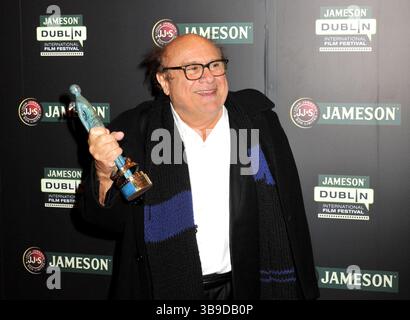 Danny DeVito erhält den Volta Award für seine Karriere, als er an einer Sondervorführung von „war of the Roses“ während des Dublin International Film Festivals im Savoy Cinema in Irland am 22. Februar 2013 teilnimmt Stockfoto