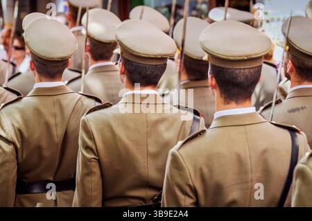 Toledo, Spanien, 19. Juni 2014: Uniformierte Eleganz: Corpus Christi Prozession Stockfoto