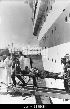Das deutsche Schiff Wilhelm Gustloff im Einsatz als Krankenhausschiff. Der Untergang der Wilhelm Gustloff ist die schlimmste Seekatastrophe der Geschichte. Das Schiff wurde ursprünglich als Kreuzfahrtschiff für die nazi-Stärke durch die Joy-Bewegung gebaut. Während des Krieges wurde es als Krankenhausschiff genutzt. Am 30. Januar 1945 verließ sie mit schätzungsweise 10.600 Personen an Bord. Das Schiff wurde vom sowjetischen U-Boot S-13 torpediert und sank in 40 Minuten. Nur 1250 Menschen wurden gerettet, was eine Zahl von rund 9400 Todesopfern bedeutet. Foto Par Bundesarchiv, Bild 183-L05763 / Augst / CC-BY-SA 3,0, Stockfoto