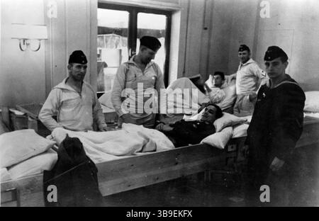 Das deutsche Schiff Wilhelm Gustloff im Einsatz als Krankenhausschiff. Der Untergang der Wilhelm Gustloff ist die schlimmste Seekatastrophe der Geschichte. Das Schiff wurde ursprünglich als Kreuzfahrtschiff für die nazi-Stärke durch die Joy-Bewegung gebaut. Während des Krieges wurde es als Krankenhausschiff genutzt. Am 30. Januar 1945 verließ sie mit schätzungsweise 10.600 Personen an Bord. Das Schiff wurde vom sowjetischen U-Boot S-13 torpediert und sank in 40 Minuten. Nur 1250 Menschen wurden gerettet, was eine Zahl von rund 9400 Todesopfern bedeutet. Foto Bundesarchiv, Bild 183-L12208 / CC-BY-SA 3,0, Stockfoto