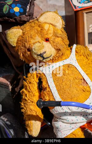 Ein sehr alter Teddybär Stockfoto